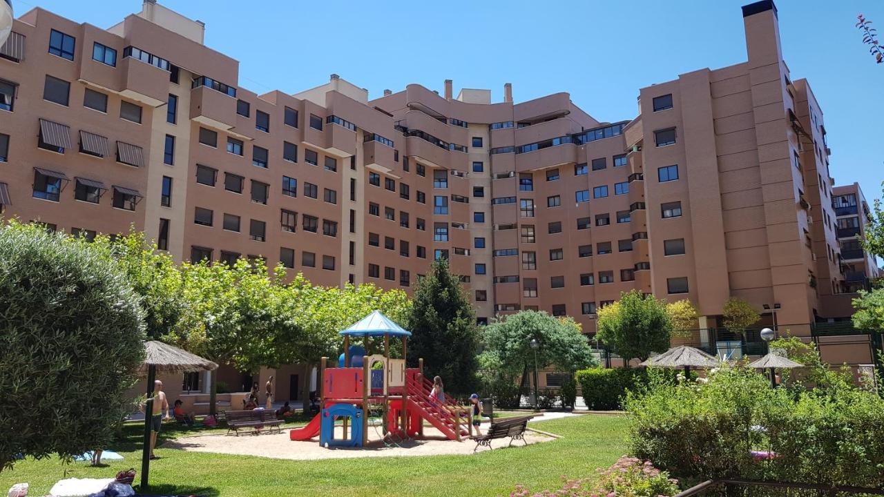 Residencial En Madrid Alquiler De Corta Estancia No Turistico エクステリア 写真