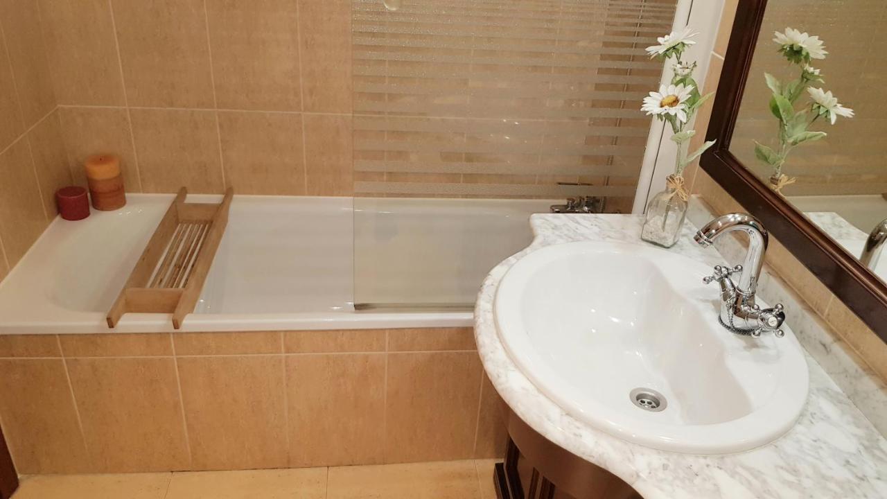 Residencial En Madrid Alquiler De Corta Estancia No Turistico エクステリア 写真