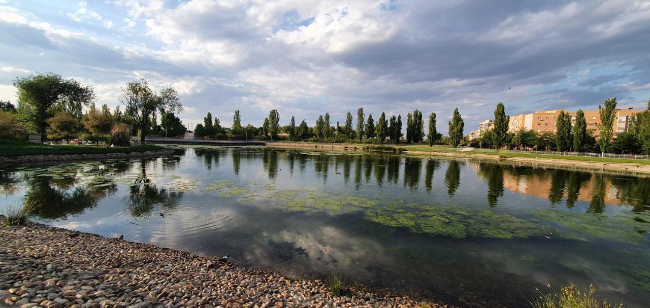 Residencial En Madrid Alquiler De Corta Estancia No Turistico エクステリア 写真