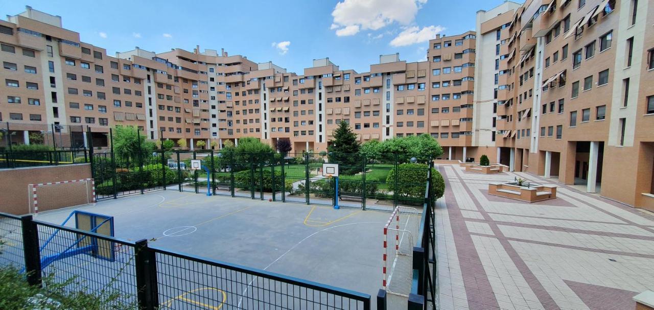 Residencial En Madrid Alquiler De Corta Estancia No Turistico エクステリア 写真